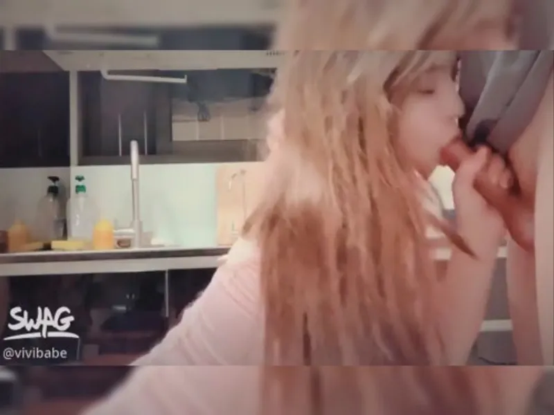 Hoá thân thành nhân viên bênh viện xinh đụ với bạn trai