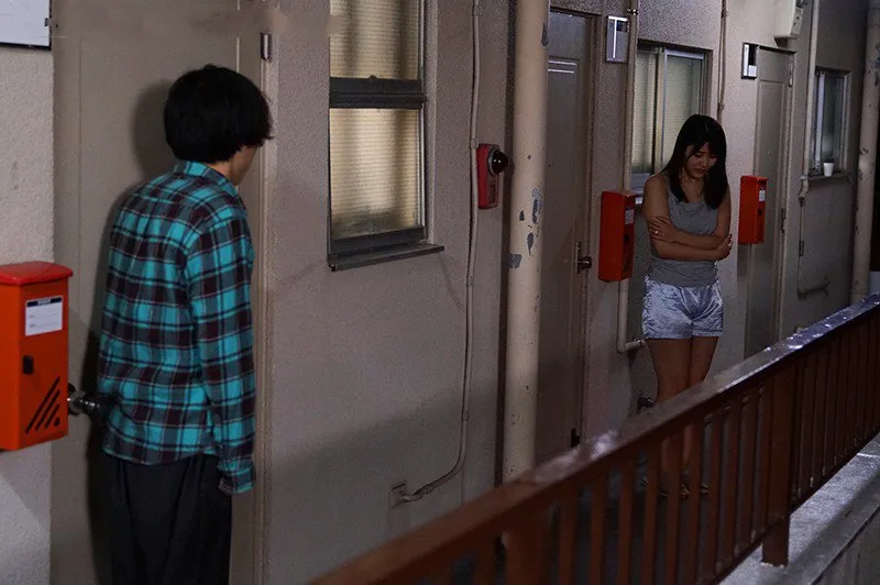 Bí mật cắm sừng với em gái hàng xóm cãi nhau bị Gã chồng đuổi ra cửa