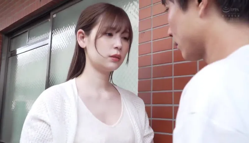 Gã chồng tẻ nhạt, vợ yêu nhận ra cậu thanh niên cạnh bên nhà tốt hơn