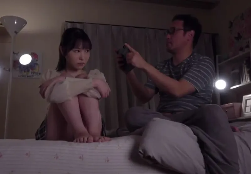 Mẹ tái hôn, hoa nhỏ nghiệt ngã bị bố dượng đâm cả lỗ trên lẫn lỗ dưới