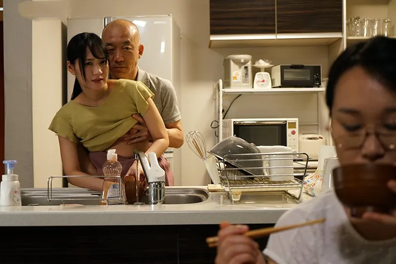 Chồng yêu đụ con gái riêng của Người vợ khi biết vợ yêu không thể sinh con cho mình