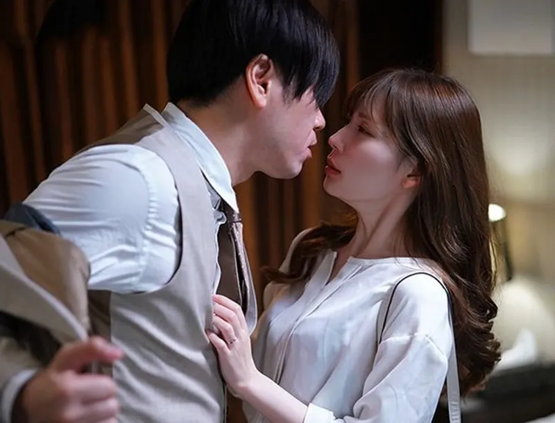 Quản lý thầm yêu em thư ký đã có ông chồng và kế hoạch cho chuyến công tác