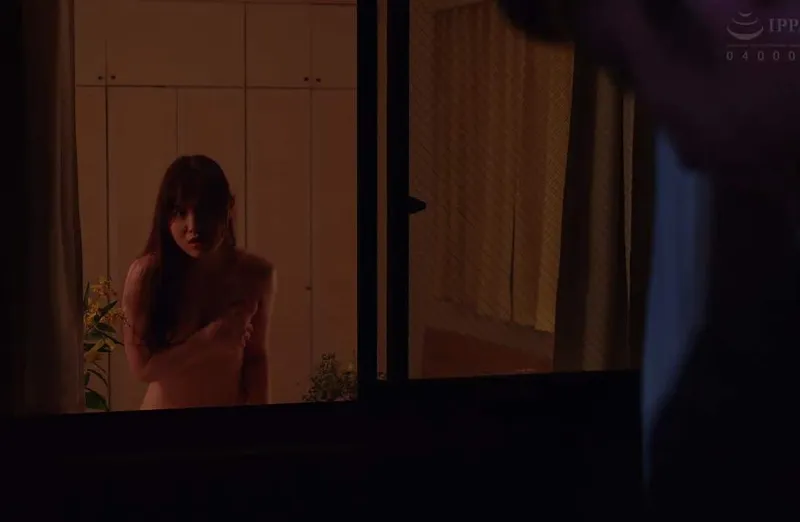 Em hotgirl cạnh nhà ông xã anh xã nhà đối diện thường xuyên thay đồ ở ngay cửa sổ