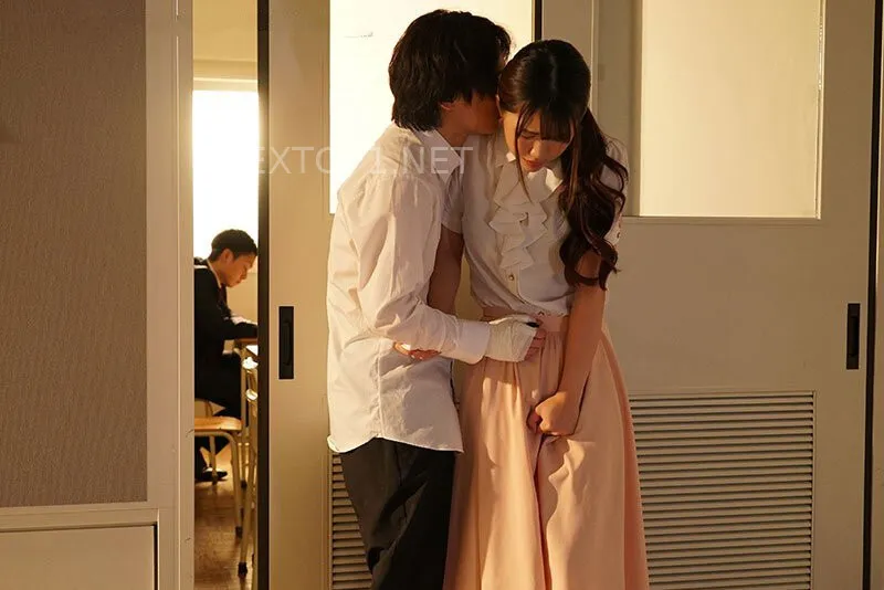 Học trò cá biệt tống tình cô giáo khi gã chồng cô ấy tương tác cậu ta