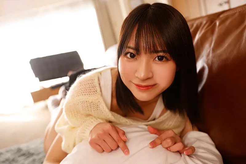 Chị gái lần đầu có anh bồ còn nhiều ngỡ ngàng nên mượn của quý thằng em tập trước